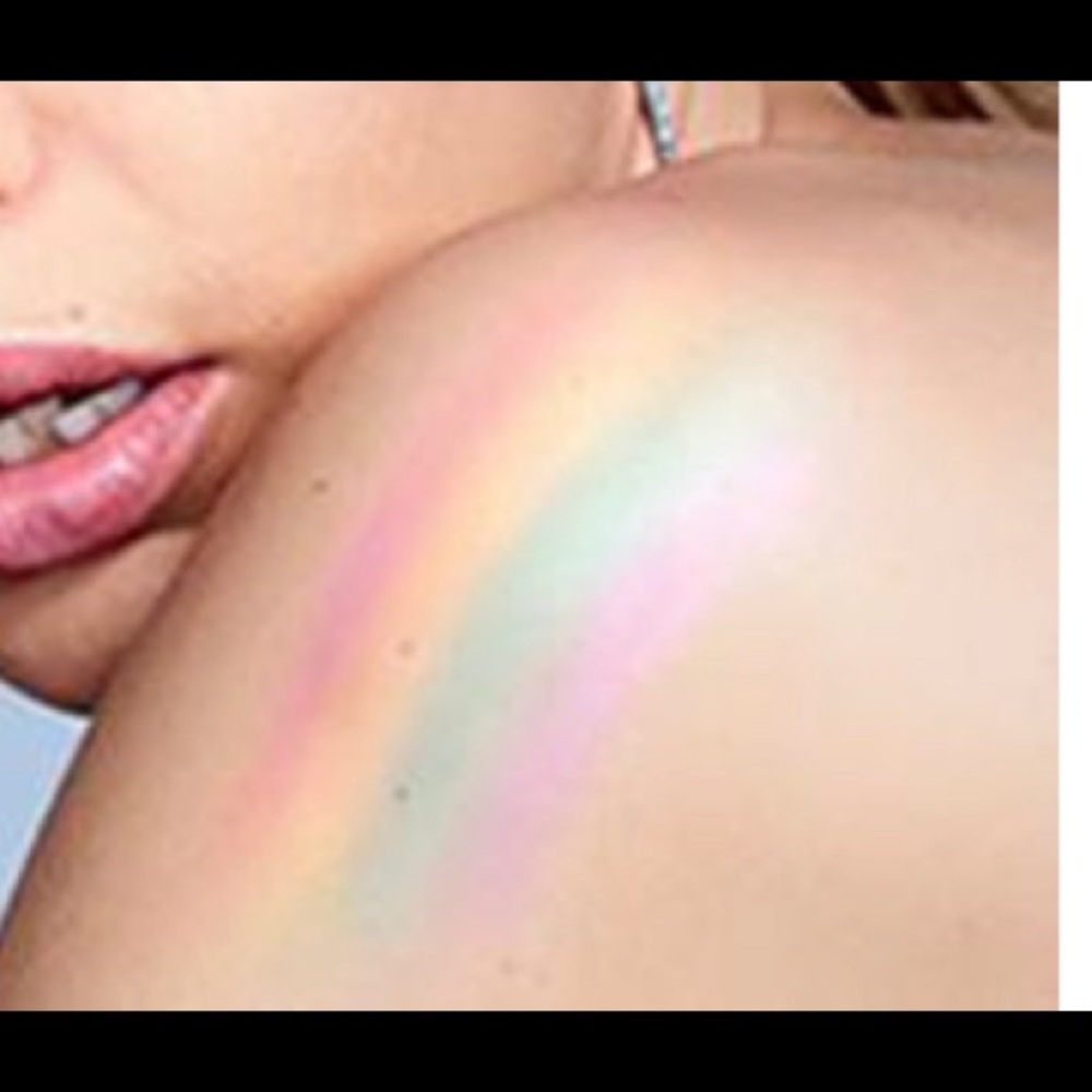 Maybelline Master Fairy Highlight 100 - Picture 2 of 2